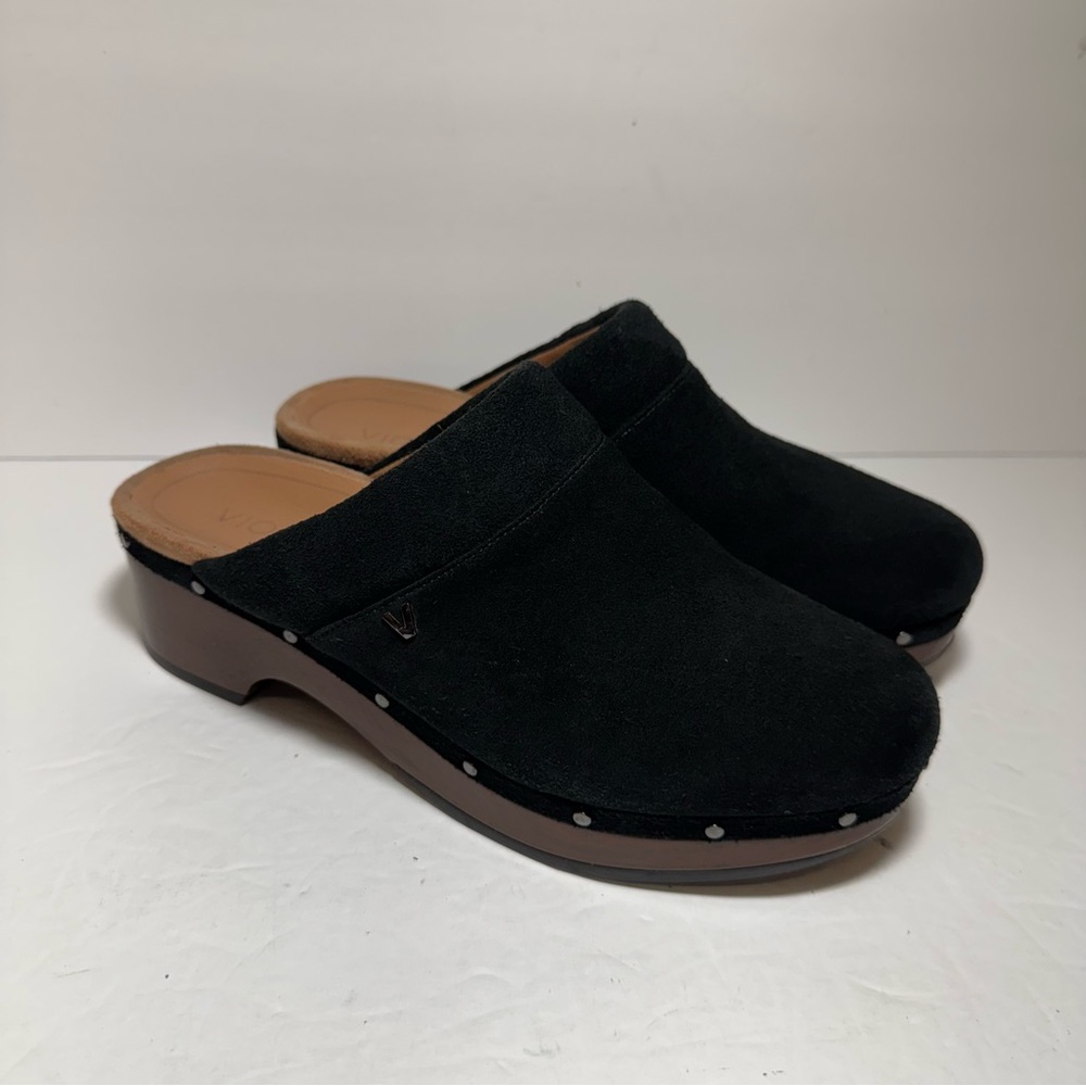 Vionic Kacie Black Suede Stud
Detailed Women's Size 7 Clogs
Slip-On Mules - Picture 2 of 16